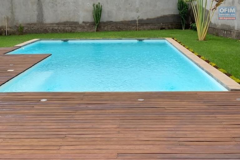 A louer une villa F5 avec piscine à Ambatobe Antananarivo ( LOUE)