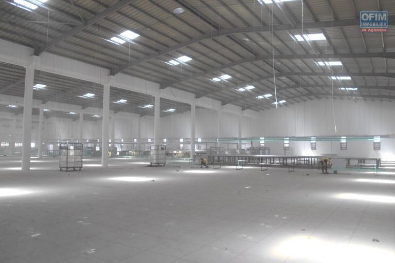 OFIM offre en location un entrepôt neuf de 5000m2 à Anosizato ( LOUE )