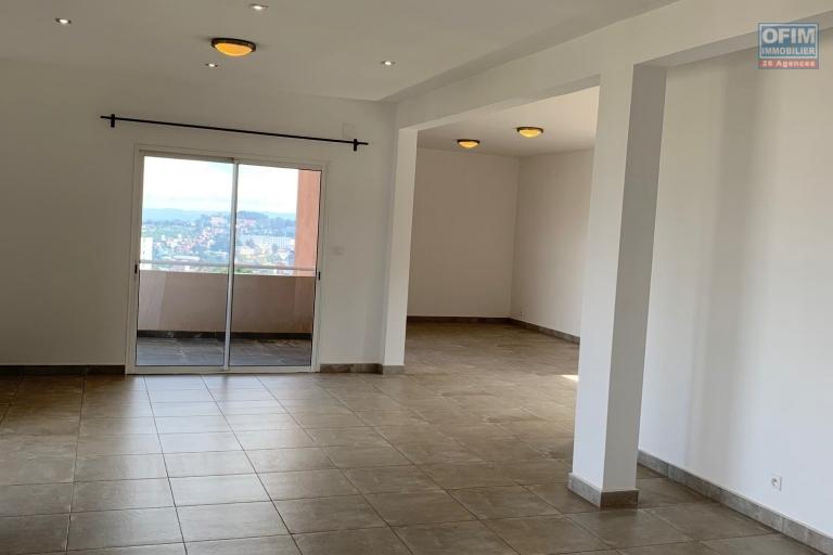 OFIM met en location un appartement neuf T4 en duplex pres Mausolée Panorama.LOUE