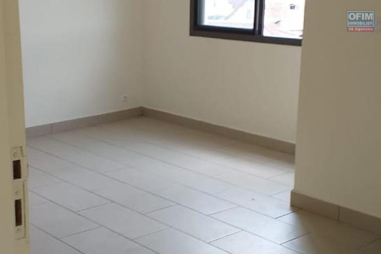 OFIM loue des appartements T3 et T4 en centre ville Tsaralalana en bord de route.NON DISPONIBLE