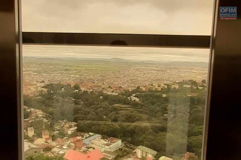 Prix en baisse!! Appartement spacieux  neuf T3 de 94 m2 dans la Haute ville avec une  magnifique vue- Antananarivo