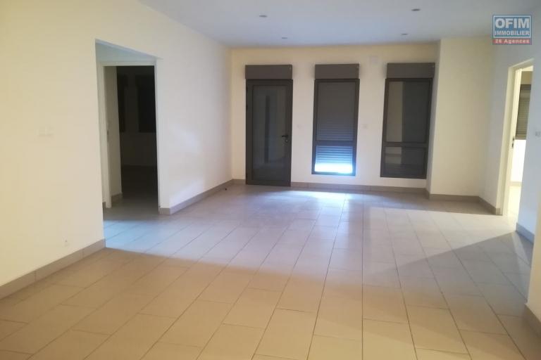 OFIM loue des appartements T3 et T4 en centre ville Tsaralalana en bord de route.NON DISPONIBLE