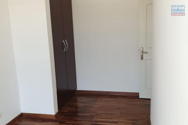 A Ampefiloha, OFIM immobilier offre en location deux appartements neufs T3 de 64m2 en moins de 5min d'Analakely.DISPONIBLE