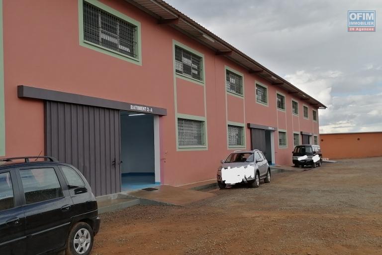 À louer un entrepôt de 430m2, 825m2 et 1000 m2 accessible à tous types de véhicules sis à Anosiala Ambohidratrimo (NON DISPONIBLE)