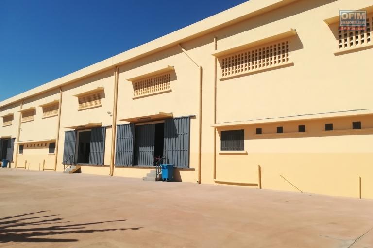 Un entrepôt de 600m2 à Mandrosoa Ivato ( LOUE)