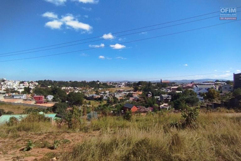 Prix en baisse! Terrain de 630 m2 avec un magnifique vue à 10 min d'Ambatobe- Antananarivo