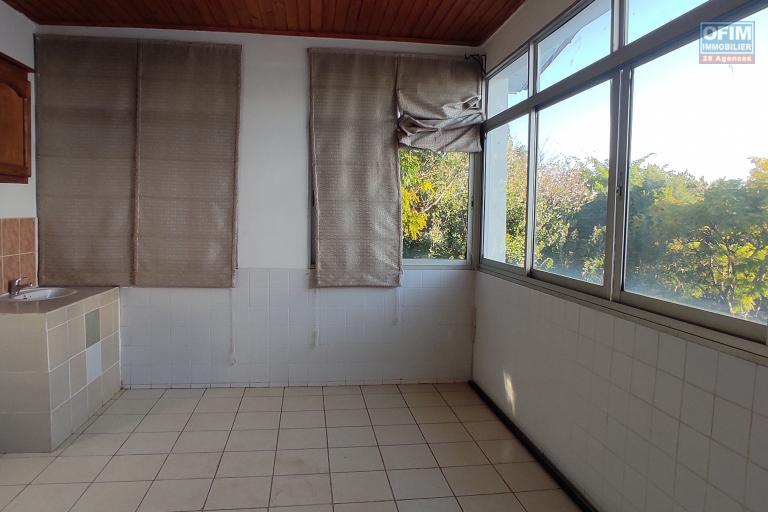 location maison F8 à 5mn à pieds de l'école Française D dans un quartier sécurisé à Ivandry.DISPONIBLE