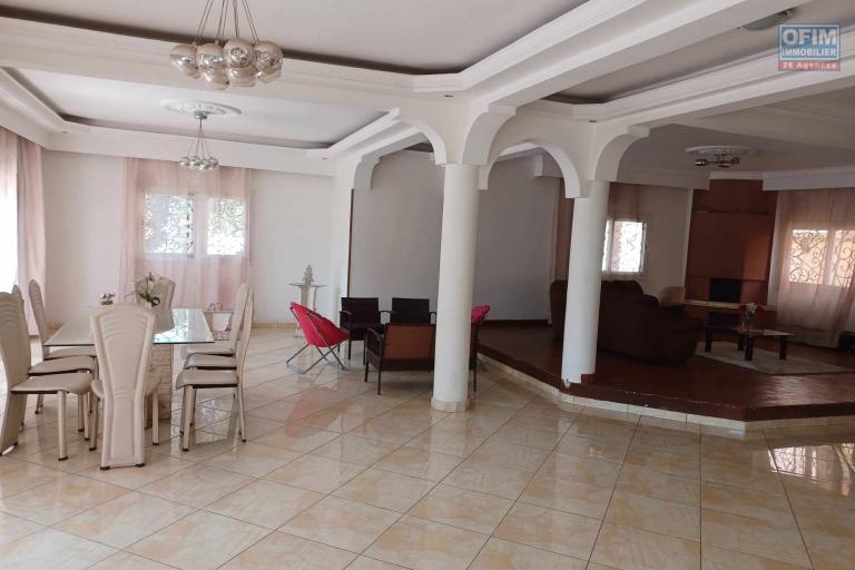 OFIM met en location une villa meublée F5 sur Mahabo Andoharanofotsy qui est à seulement 5min du By-pass. NON DISPONIBLE