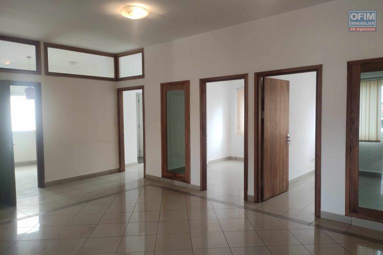 OFIM immobilier vous offre en location un Appartement T6 de 150m2 sur Ankerana qui est à 5min D'ankorondrano.DISPONIBLE