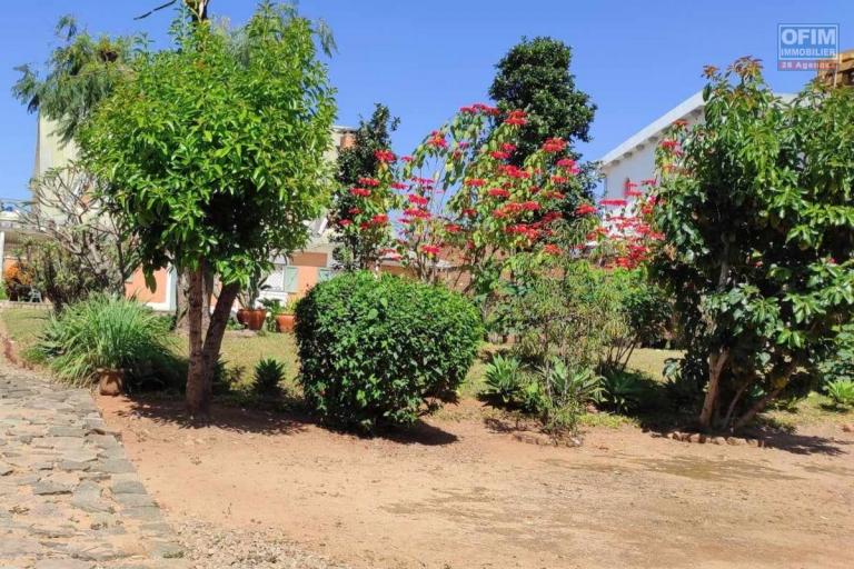 Prix en baisse!!!Une propriété de 1 368 m2 dans une résidence à Ambohitrarahaba- Antananarivo