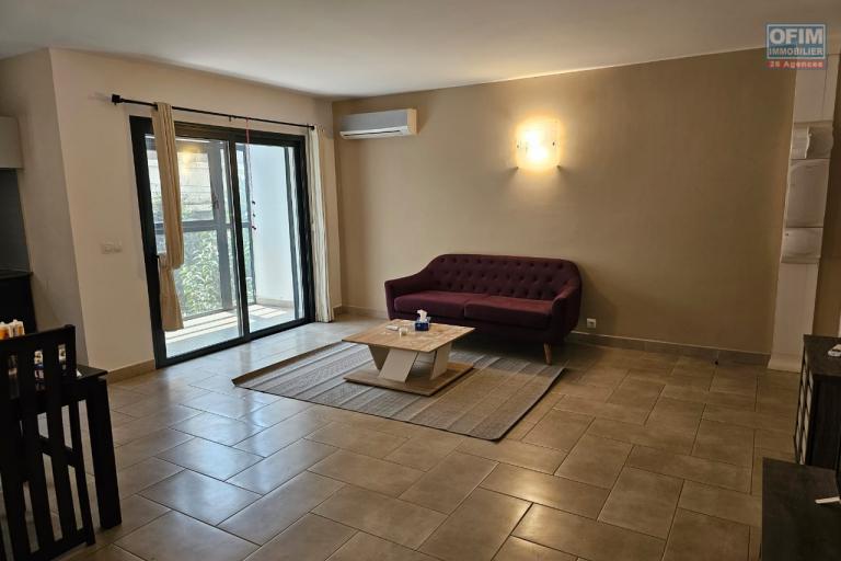 location d'un appartement de type Type T2 meublé dans une résidence sécurisée en plein centre d'Ivandry.LOUE