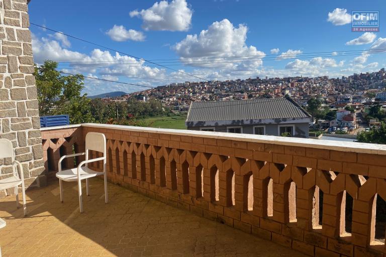 Une maison F5 semi-meublée avec vue à Ambolokandrina