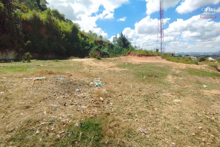 Terrain de 453 m2 avec vue imprenable sur Ambohidratrimo