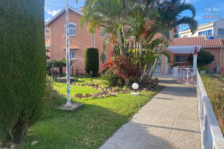 Une villa F6 meublée avec jardin à Ambohijanahary Ambohibao - villa-ofim-Ambohibao