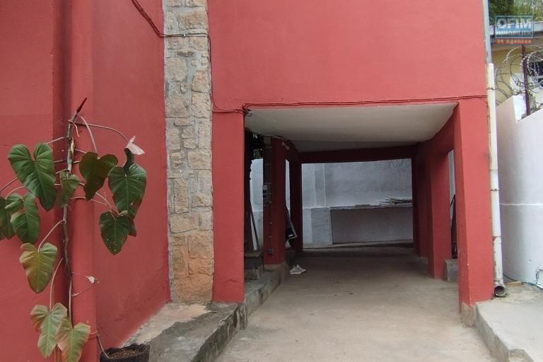 Villa F5 à étage à 10 min du centre ville sise à Tsiadana-Antananarivo