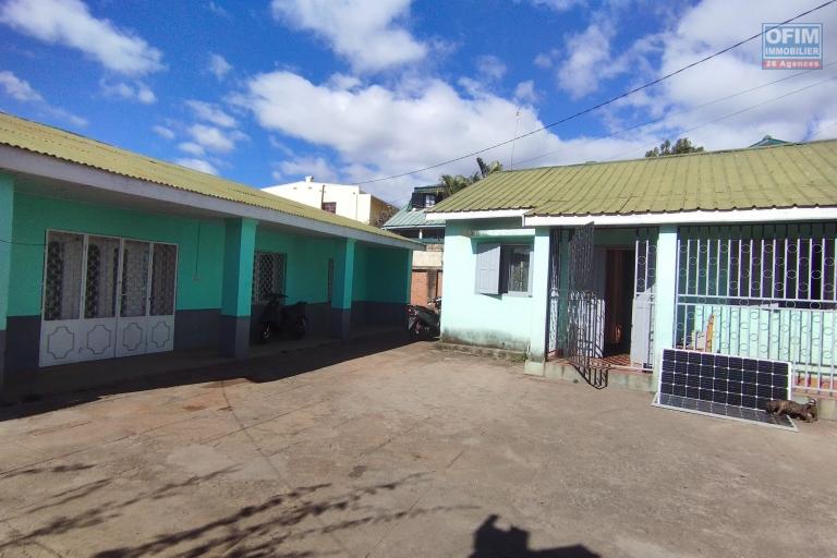 Villa basse F4 plus F2 annexe sur 700 m2 de terrain à Mahalavolona Andoharanofotsy- Antananarivo