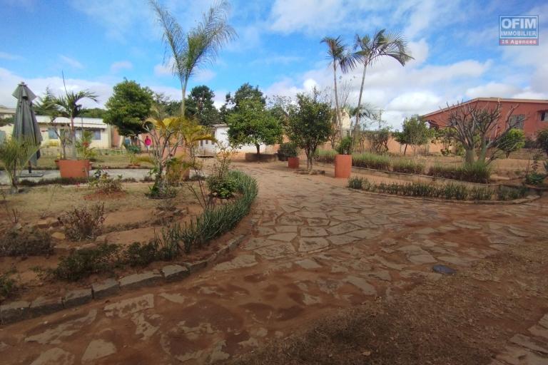 Une propriété de 2630 m2 composée de 2 villa à Lazaina- Antananarivo