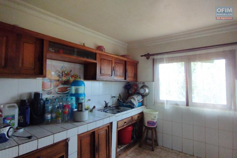 Une propriété de 2630 m2 composée de 2 villa à Lazaina- Antananarivo