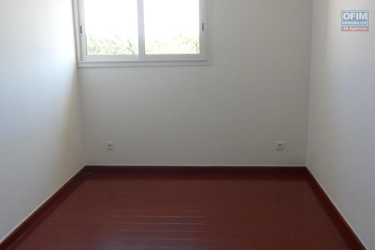 Prix en baisse!!!Appartement T3 de 96 m2, dans une belle résidence à 2 pas du lycée français Ambatobe- Antananarivo