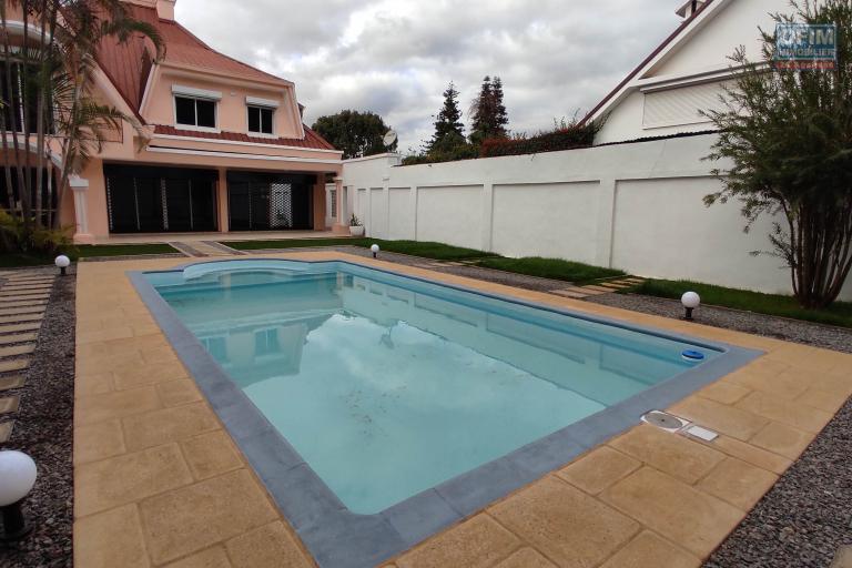 Villa F5 avec piscine dans le lotissement bonnet