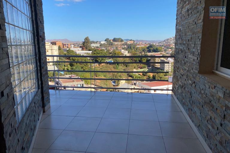 Un appartement T3 avec vue sur Rova à Andrainarivo