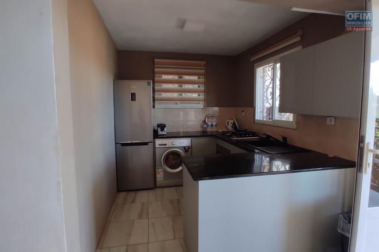 location d'une maison F4 meublée + un appartement T2 à Ambatobe.DISPONIBLE