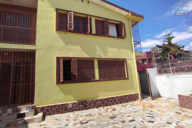 A louer, maison à étage F6 à usage professionnel sur Tsimbazaza- Antananarivo