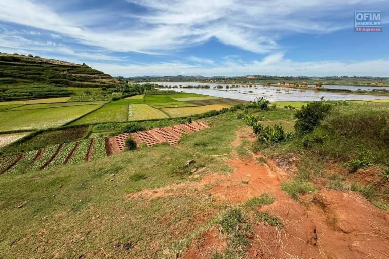 A vendre,un grand terrain de 4266 m2 avec vue dégagée à Ambohidratrimo- Antananarivo