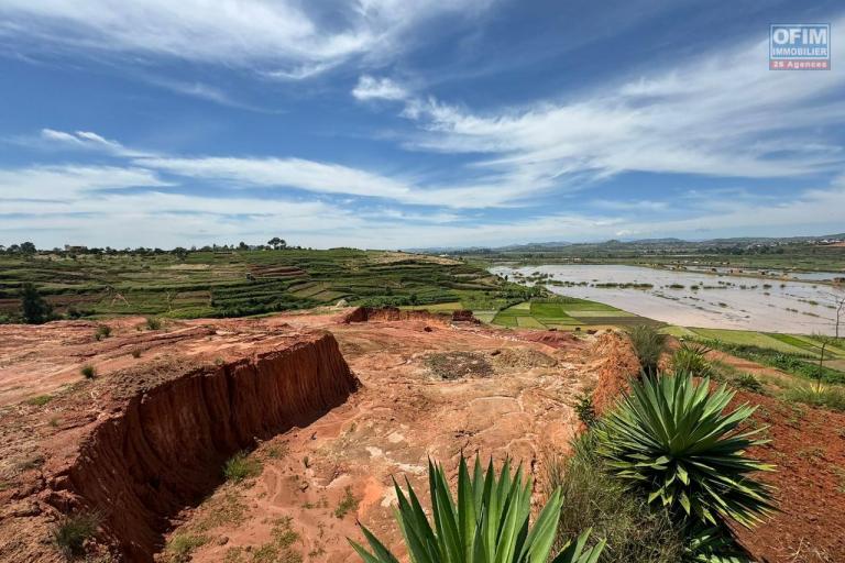 A vendre,un grand terrain de 4266 m2 avec vue dégagée à Ambohidratrimo- Antananarivo