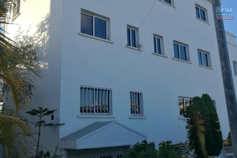 OFIM Immobilier  offre en location un appartement T5 entièrement meublé sur Ankerana.