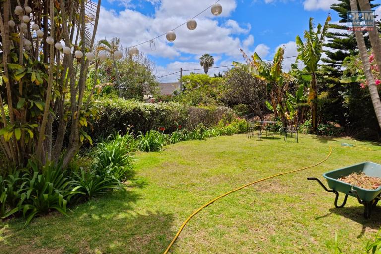 OFIM Immobilier loue une Villa F7 avec jardin et piscine au lotissement bonnet Ivandry.