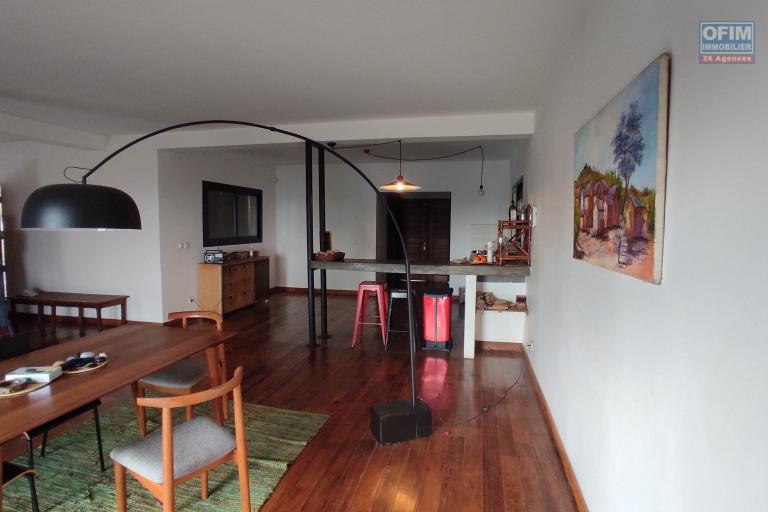 vente d'une belle propriété avec charmante ville F4 et studio avec vue sur Ambohibe ilafy