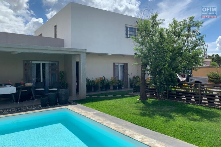 A vendre, coquette villa moderne F4 avec piscine à Ambohimanambola près Vatel- Antananarivo