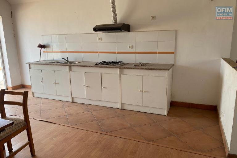 Un appartement T3 semi meublé à Ankazomanga