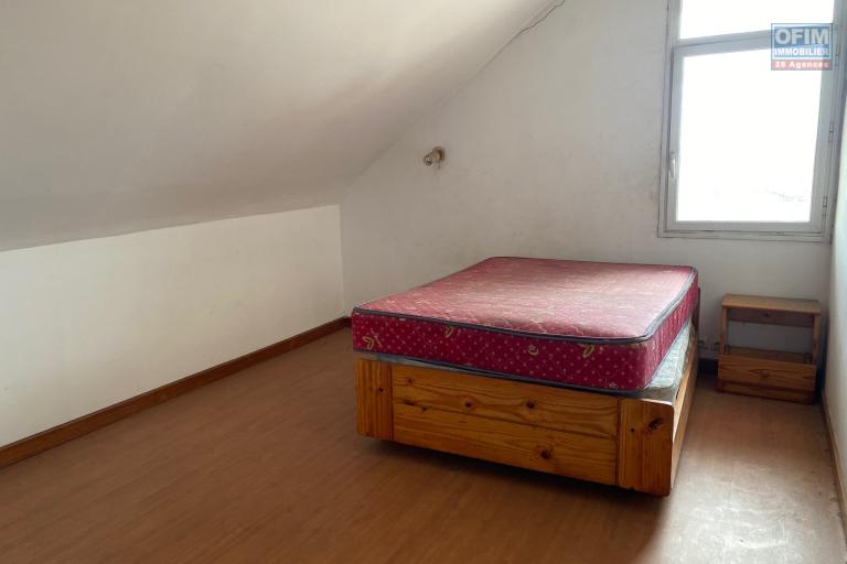 Un appartement T3 semi meublé à Ankazomanga