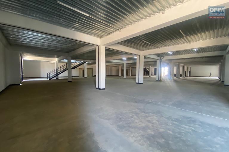 Un local commercial ou entrepôt de 4 200m2 à Anosizato