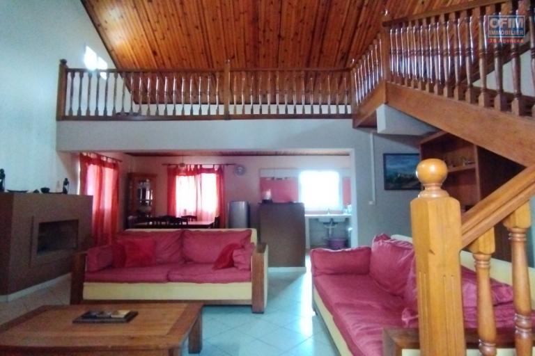 A vendre, une villa basse F4 sur 520 m2 de terrain à Alasora- Antananarivo