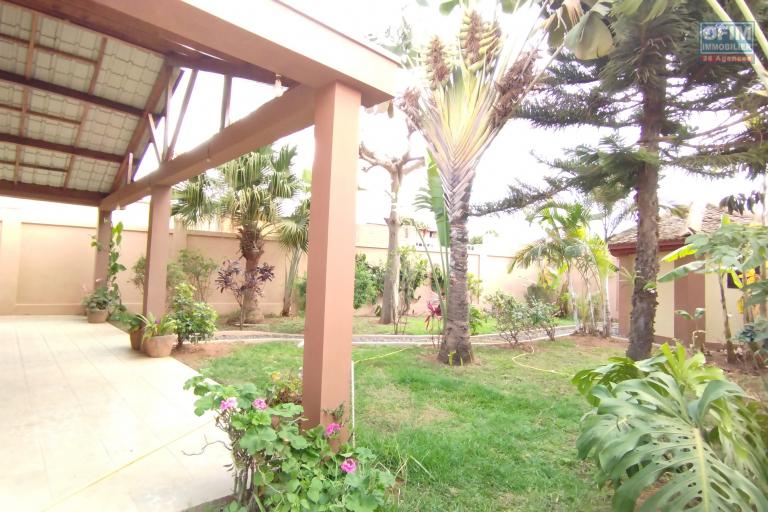 A vendre, une villa basse F4 sur 520 m2 de terrain à Alasora- Antananarivo