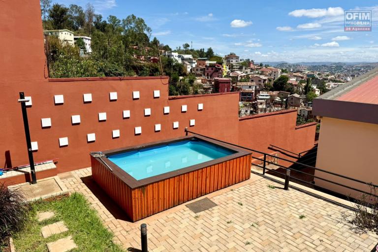 A louer, coquette villa basse F4 moderne et spacieux avec une belle vue à Fort Duchesne - Antananarivo - jacuzzi