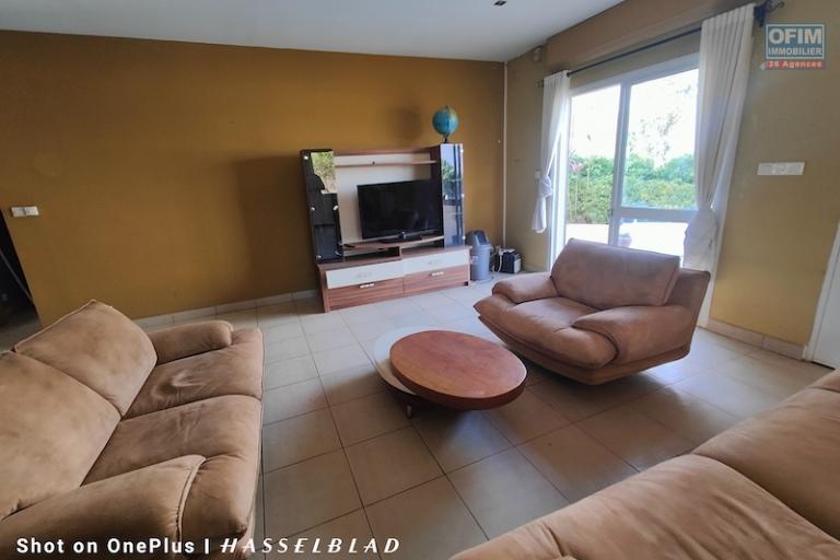 À VENDRE : Magnifique Villa F5 avec Piscine à Débordement à Ambohidratrimo