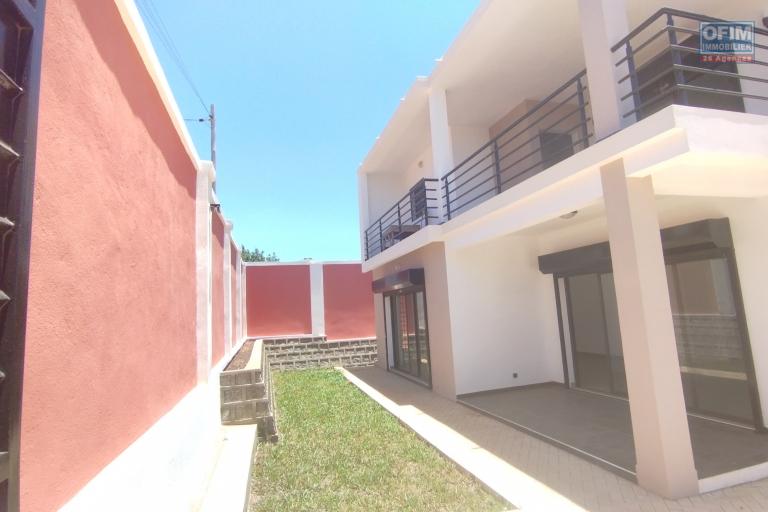 PRIX EN BAISSE !! A vendre, une villa neuve d'architecture moderne de type F5 sur Ambohijanaka- Antananarivo