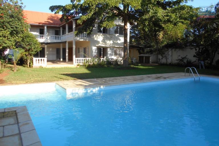 Une villa F5 avec piscine à 5mn à pied du Lycée Français à Ambatobe