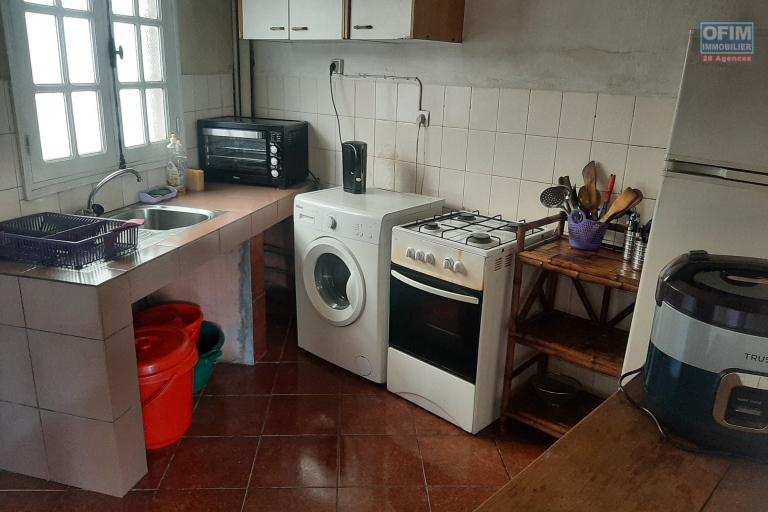 Un appartement T4 meublé en triplex à Ambatovinaky