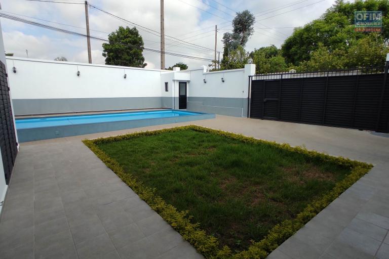 Villa F5 neuve  avec piscine à 5mn d'ivandry