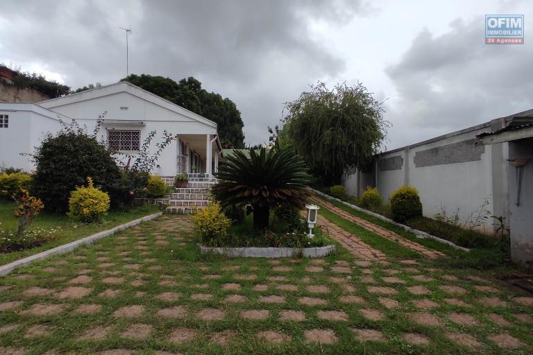 location d'une maison F4 proche des écoles à androhibe