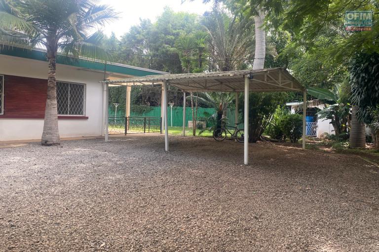 Une villa F4 de plain pied avec piscine et vue sur Masay à Ivandry