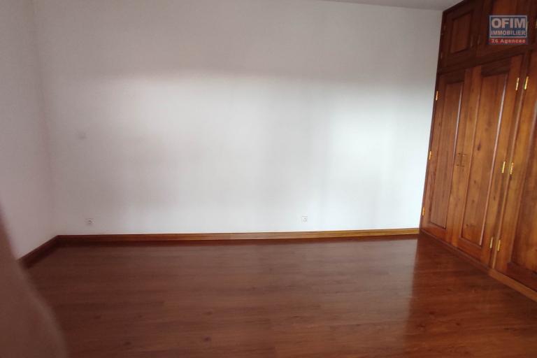 bel appartement T3 avec vue à Andrainarivo