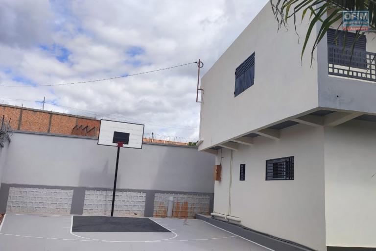 A vendre, une grande villa neuve  F8 sur 500 m2 de terrain à Ambohijanaka Lohanosy- Antananarivo