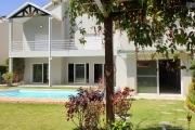 OFIM offre en location une magnifique villa F7 avec piscine et jardin qui est sécurisée 24/24 à Ambatobe à quelques pas du Lycée Français.DISPONIBLE