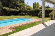 OFIM offre en location une magnifique villa F7 avec piscine et jardin qui est sécurisée 24/24 à Ambatobe à quelques pas du Lycée Français.DISPONIBLE